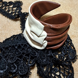 Kapucíner karkötő - Meska.hu