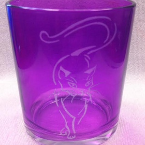 Cicás ,kézzel gravírozott  lila üvegpohár -  - Meska.hu