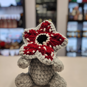 Horgolt plüss  bébi Demogorgon, Játék & Sport, Plüssállat & Játékfigura, Más figura, Horgolás, MESKA