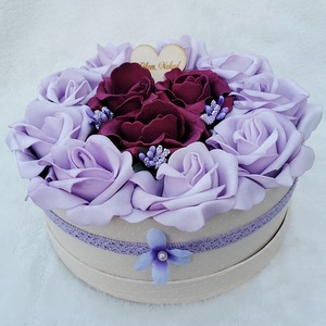 Rózsabox lila és bordó színű virágokkal - otthon & lakás - dekoráció - virágdísz és tartó - csokor & virágdísz - Meska.hu