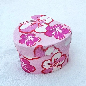 Szív alakú ékszerdoboz, ékszertartó dobozka - Nefelejcs mintával, pink - Meska.hu