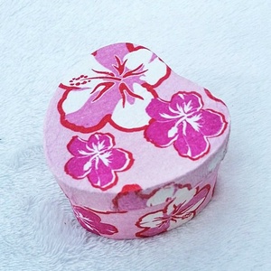 Szív alakú ékszerdoboz, ékszertartó dobozka - Nefelejcs mintával, pink - ékszer - ékszertartó - ékszerdoboz - Meska.hu
