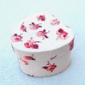 Szív alakú ékszerdoboz, ékszertartó dobozka - Rózsa mintával, halvány rózsaszínű - Meska.hu