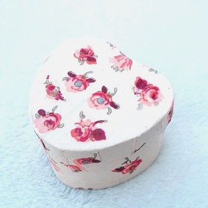 Szív alakú ékszerdoboz, ékszertartó dobozka - Rózsa mintával, halvány rózsaszínű - ékszer - ékszertartó - ékszerdoboz - Meska.hu
