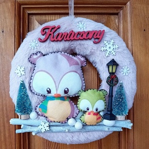 Karácsonyi ajtódísz, kopogtató baglyokkal - rózsaszín - karácsony - karácsonyi lakásdekoráció - karácsonyi ajtódíszek - Meska.hu