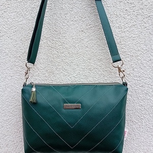Sötétzöld női válltáska steppelt mintával 23x15 cm - táska & tok - kézitáska & válltáska - vállon átvethető táska - Meska.hu