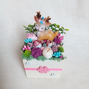 Tavaszi, nyári, ünnepi asztaldísz - kék és rózsaszínű virágokkal, őzikével I. - otthon & életmód - dekoráció - asztal és polc dekoráció - asztaldísz - Meska.hu