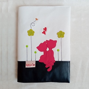 Szerelmes cicák a kertben, könyvborító, füzetborító textilbőrből A/5, Otthon & Életmód, Papír, írószer, Könyv- és füzetborító, Patchwork, foltvarrás, Varrás, MESKA