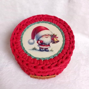 Karácsonyi horgolt fedeles kosárka, télapós - otthon & életmód - tárolás & rendszerezés - tárolókosár - Meska.hu Karácsonyi horgolt fedeles kosárka, télapós - otthon & életmód - tárolás & rendszerezés - tárolókosár - Meska.hu