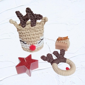 Rénszarvas karácsonyi ajándékszett, drapp/piros, Otthon & Életmód, Tárolás & Rendszerezés, Tárolókosár, Horgolás, MESKA