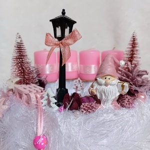 Adventi, karácsonyi manós koszorú, asztaldísz rózsaszín - karácsony - adventi díszek - adventi asztaldísz - Meska.hu