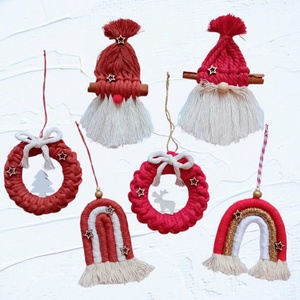 Makramé karácsonyfadíszek, télapó, szivárvány, koszorú - Meska.hu