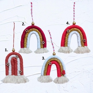 Makramé karácsonyfadíszek, télapó, szivárvány, koszorú - karácsony - karácsonyi lakásdekoráció - karácsonyfadíszek - Meska.hu