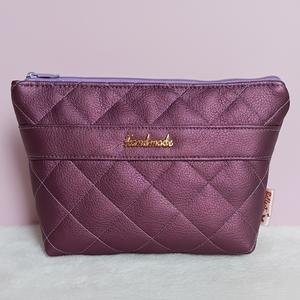  Neszesszer univerzális steppelt mintával metál lila 21x13 cm, Táska & Tok, Neszesszer, Varrás, MESKA