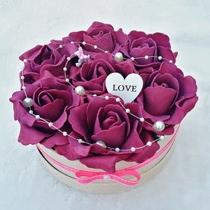 Rózsabox bordó színű virágokkal - otthon & életmód - virágdekoráció - virágok - virágbox - Meska.hu