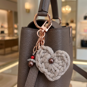 Táskadísz kulcstartó horgolt szívvel angyalkával - táska & tok - kulcstartó & táskadísz - kulcstartó - Meska.hu