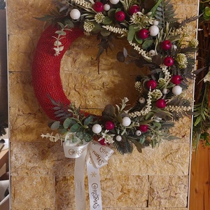 Adventi ajtódísz fenyővel bogyókkal levelekkel. - karácsony - adventi díszek - adventi ajtódísz - Meska.hu
