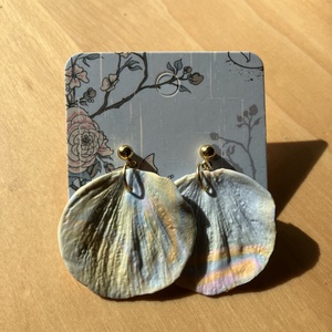 Virágszirom alakú polymer clay, süthető gyurma fülbevaló - ékszer - fülbevaló - lógó fülbevaló - Meska.hu