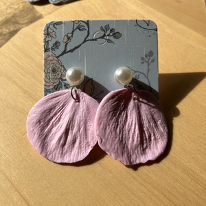 Virágszirom alakú polymer clay, süthető gyurma fülbevaló - ékszer - fülbevaló - lógó fülbevaló - Meska.hu