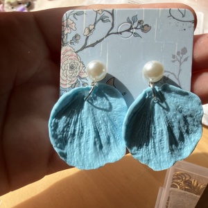 Virágszirom alakú polymer clay, süthető gyurma fülbevaló - ékszer - fülbevaló - lógó fülbevaló - Meska.hu