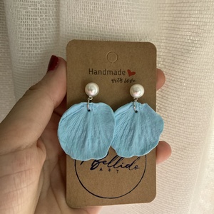 Virágszirom alakú polymer clay, süthető gyurma fülbevaló, Ékszer, Fülbevaló, Lógó fülbevaló, Ékszerkészítés, MESKA