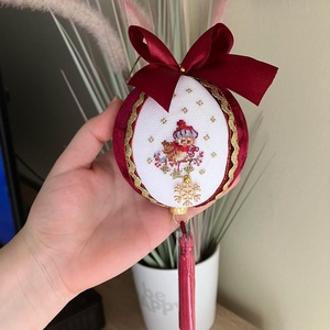 Keresztszemes hímzéssel díszített karácsonyi gömb, Otthon & Életmód, Dekoráció, Fali és függő dekoráció, Függődísz, Hímzés, MESKA