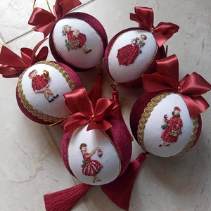 Keresztszemes hímzéssel díszített karácsonyi gömb, Otthon & Életmód, Dekoráció, Fali és függő dekoráció, Függődísz, Hímzés, MESKA