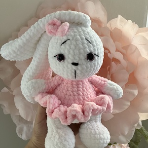 Zsenília horgolt nyuszi , Játék & Sport, Plüssállat & Játékfigura, Nyuszi, Horgolás, MESKA