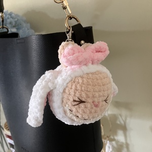 Horgolt labubu táskadísz , Játék & Sport, Plüssállat & Játékfigura, Szörnyike, Horgolás, MESKA