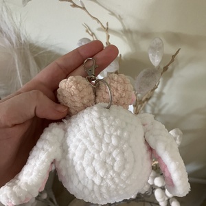 Horgolt labubu táskadísz  - játék & sport - plüssállat & játékfigura - szörnyike - Meska.hu