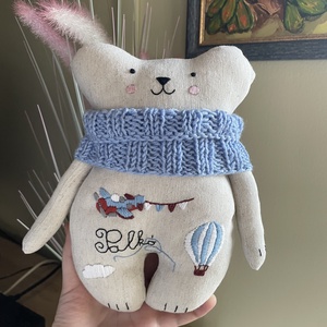 Modern hímzett maci , Játék & Sport, Plüssállat & Játékfigura, Maci, Hímzés, Varrás, MESKA