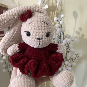 Zsenília fonalból horgolt balerina nyuszi, csillogó ruhával , Játék & Sport, Plüssállat & Játékfigura, Nyuszi, Horgolás, MESKA