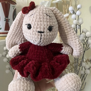 Zsenília fonalból horgolt balerina nyuszi, csillogó ruhával  - játék & sport - plüssállat & játékfigura - nyuszi - Meska.hu