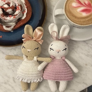 Horgolt nyuszi lány , Játék & Sport, Plüssállat & Játékfigura, Nyuszi, Horgolás, MESKA