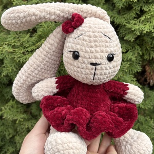 Zsenília fonalból horgolt balerina nyuszi, csillogó ruhával , Játék & Sport, Plüssállat & Játékfigura, Nyuszi, Horgolás, MESKA