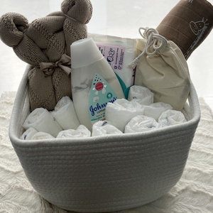 Baba ajándékcsomag fonott kosárban  naturális, unisex összeállítás, Játék & Sport, Babalátogató ajándékcsomag, , MESKA