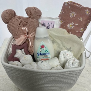 Baba ajándékcsomag fonott kosárban  rózsaszín, lányos összeállítás, Játék & Sport, Babalátogató ajándékcsomag, Mindenmás, MESKA