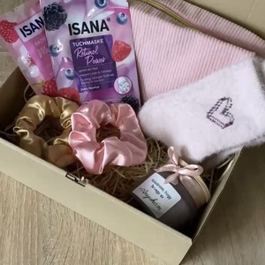 Kényeztető Karácsonyi Ajándékdoboz  Egyedi feliratos illatgyertyával, Karácsony, Karácsonyi ajándékozás, Karácsonyi ajándékcsomagolás, Mindenmás, MESKA