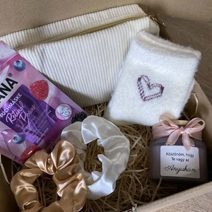 Kényeztető Karácsonyi Ajándékdoboz  Egyedi feliratos illatgyertyával - karácsony - karácsonyi ajándékozás - karácsonyi ajándékcsomagolás - Meska.hu