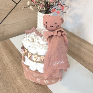 Rózsaszín, natúr stílusú, egyedi pelenkatorta névvel � babalátogató ajándék (2 szintes) - baba - mama - pelenkázó, babafürdető kellékek - pelenkatorta - Meska.hu
