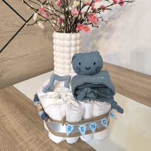 K�k, natúr stílusú, egyedi pelenkatorta névvel � babalátogató ajándék (1 szintes) - baba - mama - pelenkázó, babafürdető kellékek - pelenkatorta - Meska.hu