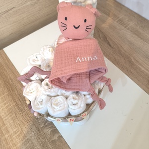 Rózsaszín, natúr stílusú, egyedi pelenkatorta névvel � babalátogató ajándék (1 szintes) - baba - mama - pelenkázó, babafürdető kellékek - pelenkatorta - Meska.hu