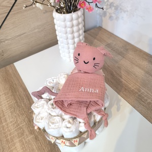 Rózsaszín, natúr stílusú, egyedi pelenkatorta névvel � babalátogató ajándék (1 szintes) - baba - mama - pelenkázó, babafürdető kellékek - pelenkatorta - Meska.hu