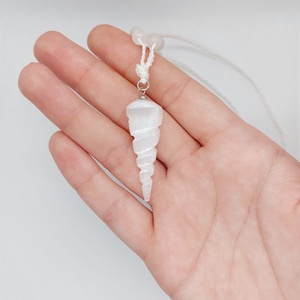 Szelenit amulett jáde és hegyikristály gyöngyökkel  - ékszer - nyaklánc - medálos nyaklánc - Meska.hu