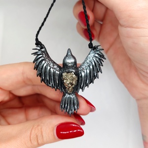 Holló / varjú madár amulett nyers pirit ásvánnyal - Meska.hu