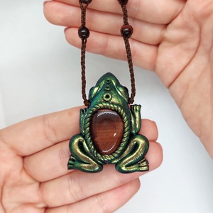 Béka amulett macskaszem ásvánnyal - ékszer - nyaklánc - medálos nyaklánc - Meska.hu