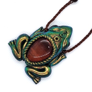 Béka amulett macskaszem ásvánnyal - Meska.hu