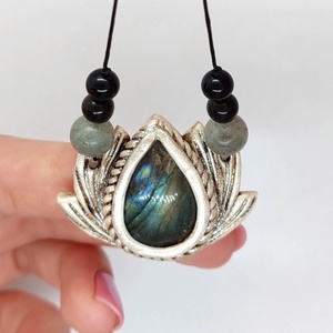 Lótuszvirág amulett labradorittal  - Meska.hu