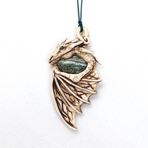 Sárkány amulett szerpentin ásvánnyal  - ékszer - nyaklánc - medálos nyaklánc - Meska.hu