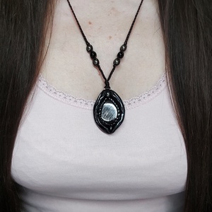 Yoni amulett hiperszténnel és pirittel - ékszer - nyaklánc - medálos nyaklánc - Meska.hu